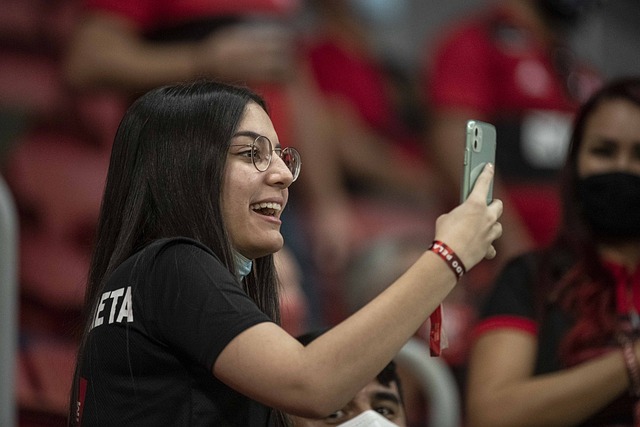 层敲响了警 层敲响了警